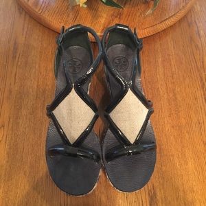 🦋 Tory Burch Navy Wedge Sandals 🦋